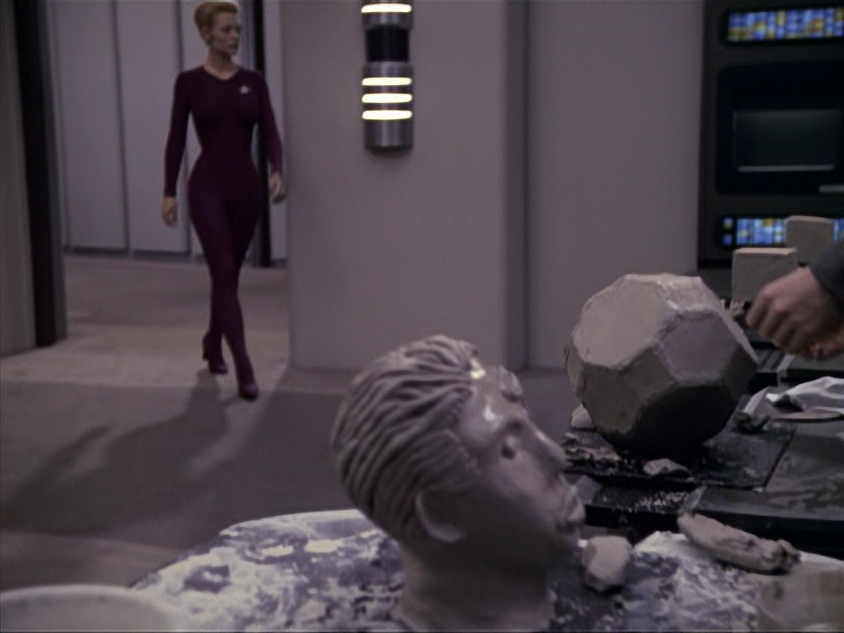 extant_StarTrek_VOY_6x18-AshesToAshes_02539.jpg