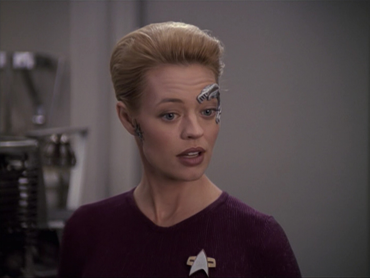 extant_StarTrek_VOY_6x18-AshesToAshes_02552.jpg
