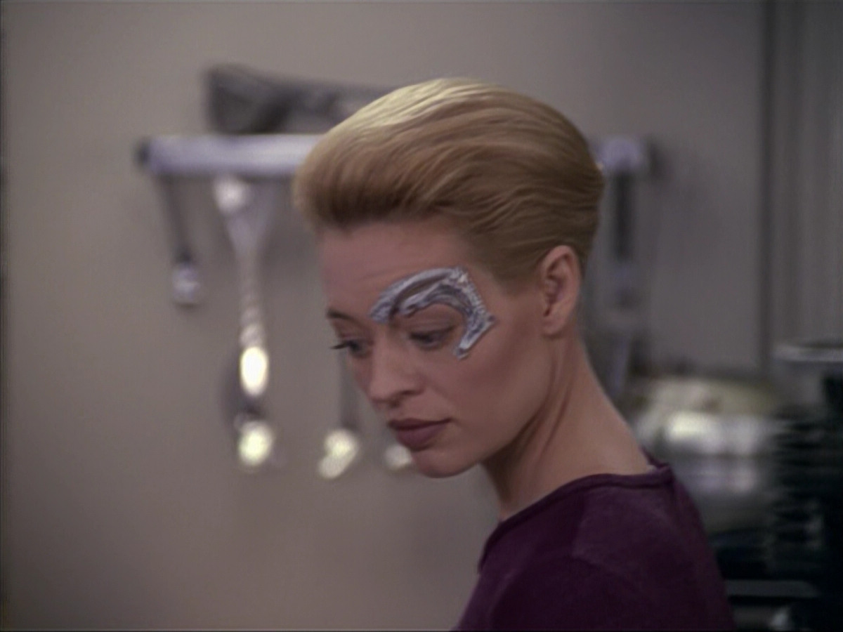 extant_StarTrek_VOY_6x18-AshesToAshes_02570.jpg