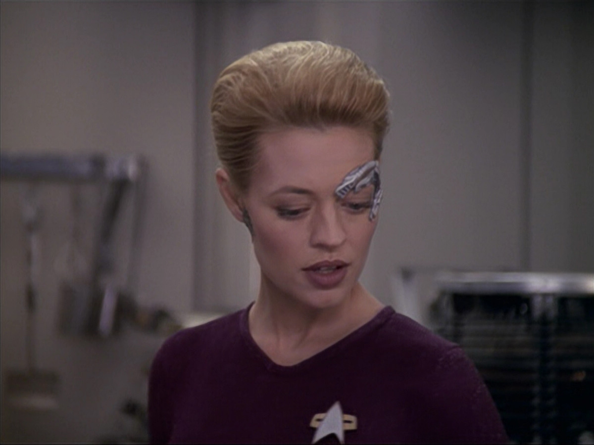 extant_StarTrek_VOY_6x18-AshesToAshes_02574.jpg