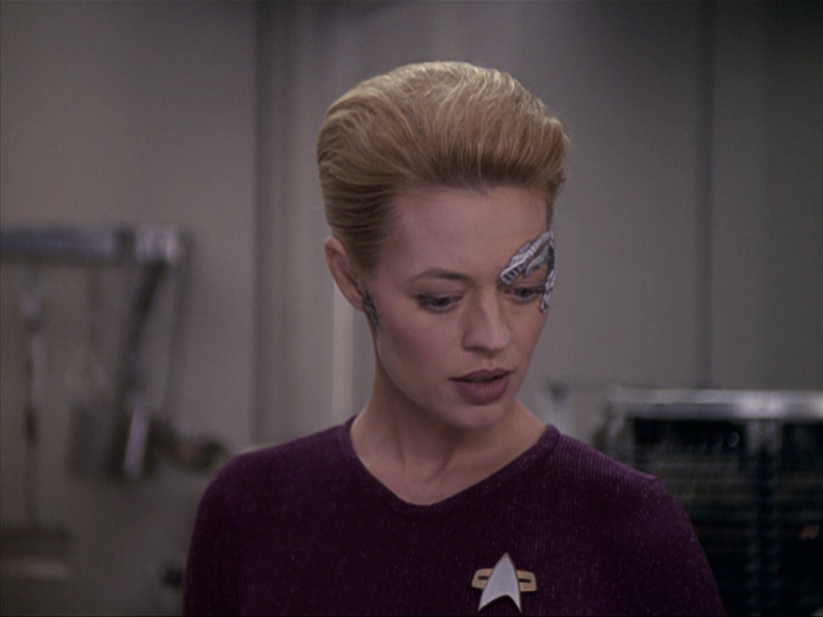 extant_StarTrek_VOY_6x18-AshesToAshes_02576.jpg
