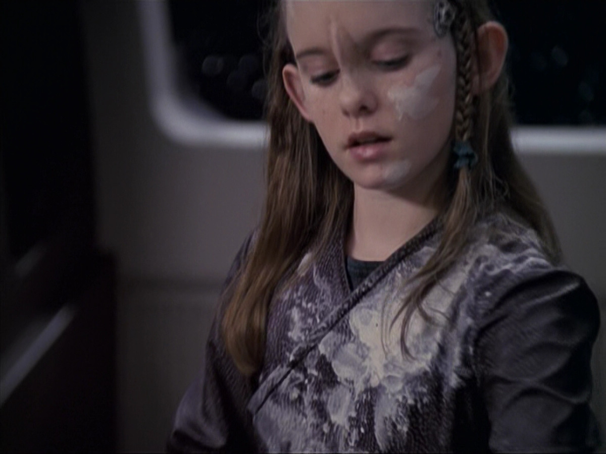extant_StarTrek_VOY_6x18-AshesToAshes_02580.jpg