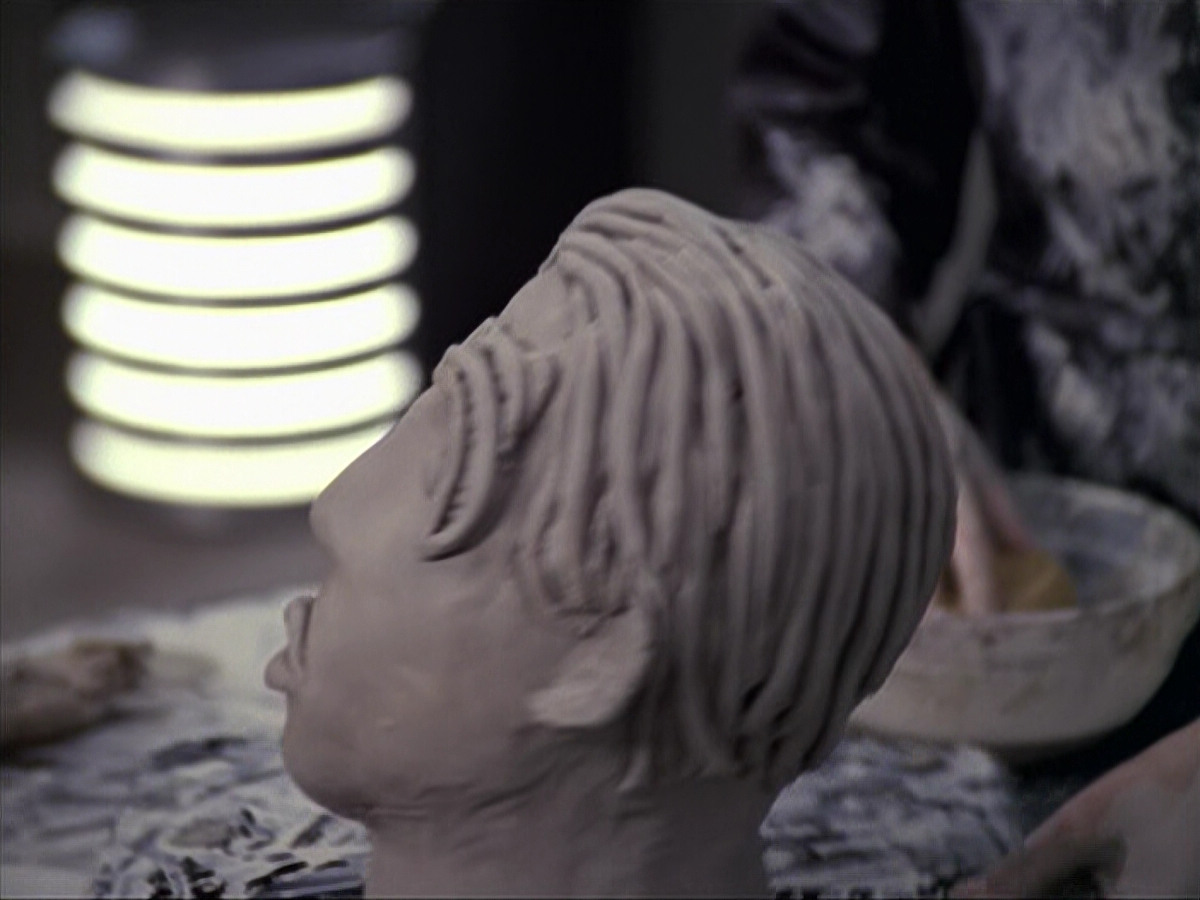 extant_StarTrek_VOY_6x18-AshesToAshes_02582.jpg
