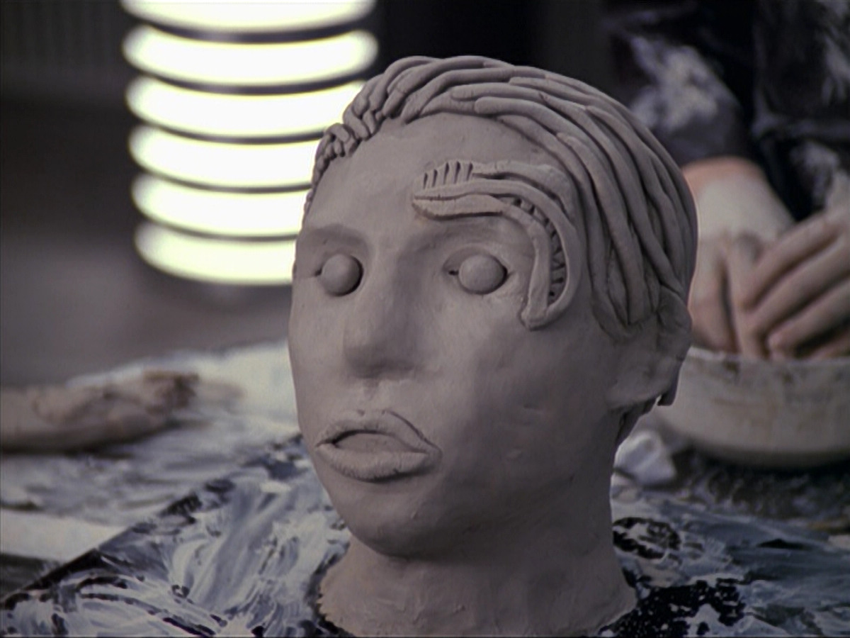 extant_StarTrek_VOY_6x18-AshesToAshes_02585.jpg