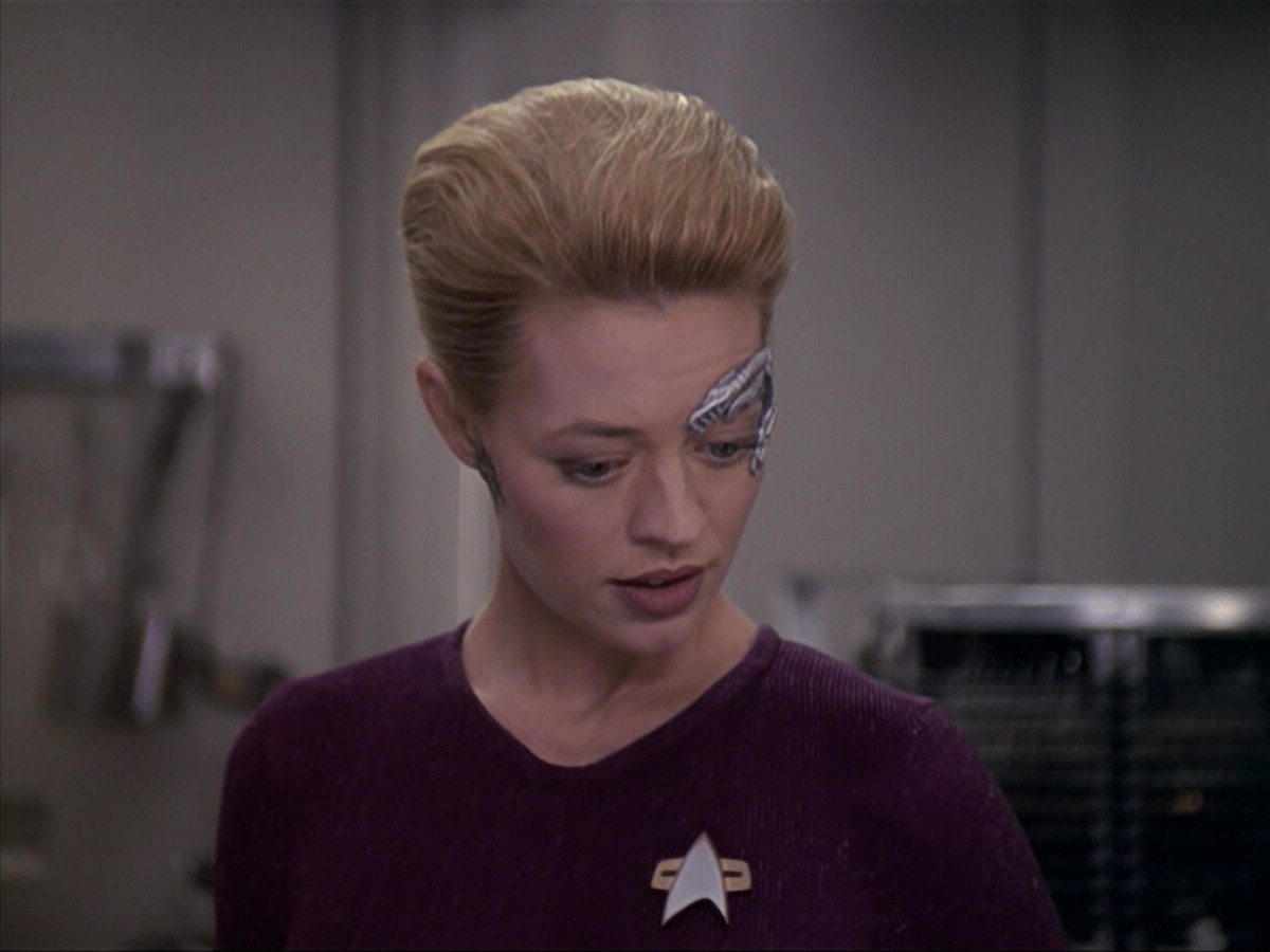 extant_StarTrek_VOY_6x18-AshesToAshes_02586.jpg