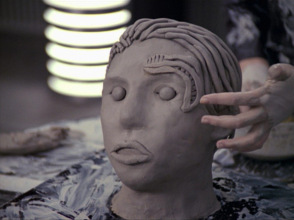 extant_StarTrek_VOY_6x18-AshesToAshes_02593.jpg