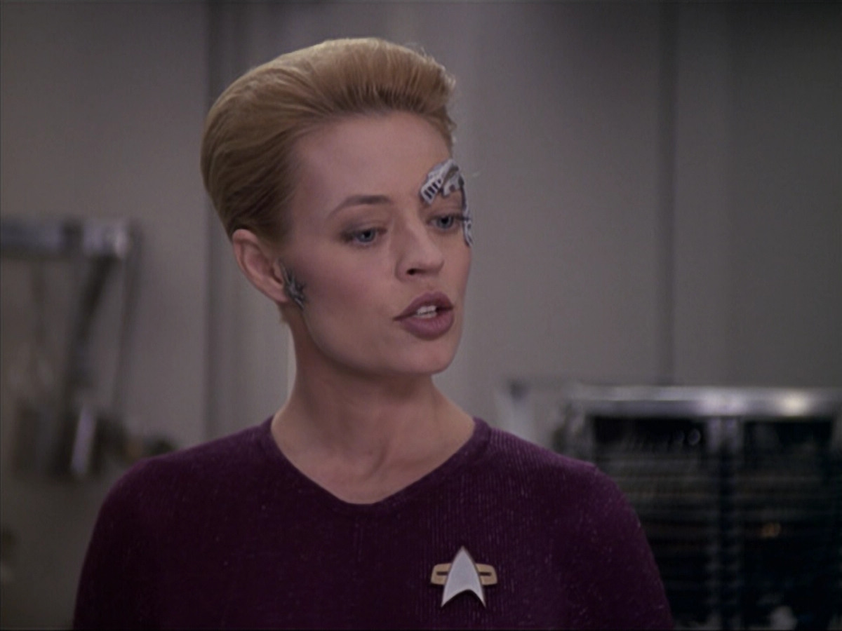 extant_StarTrek_VOY_6x18-AshesToAshes_02597.jpg