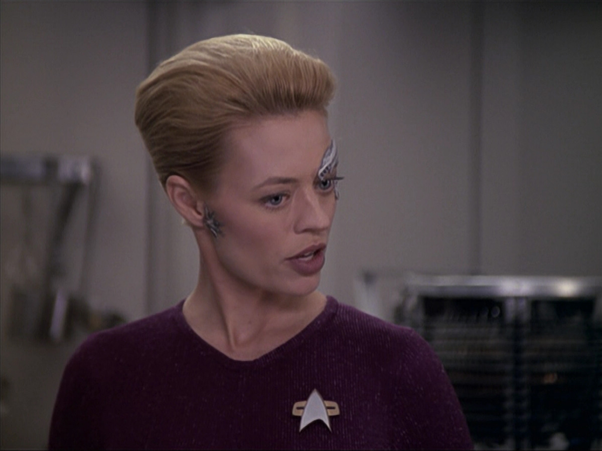extant_StarTrek_VOY_6x18-AshesToAshes_02599.jpg