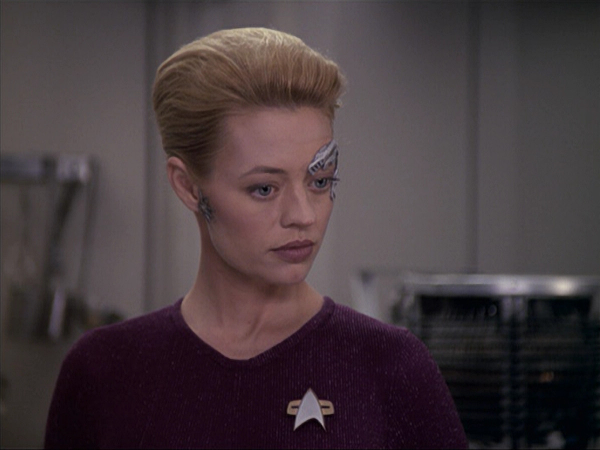 extant_StarTrek_VOY_6x18-AshesToAshes_02612.jpg