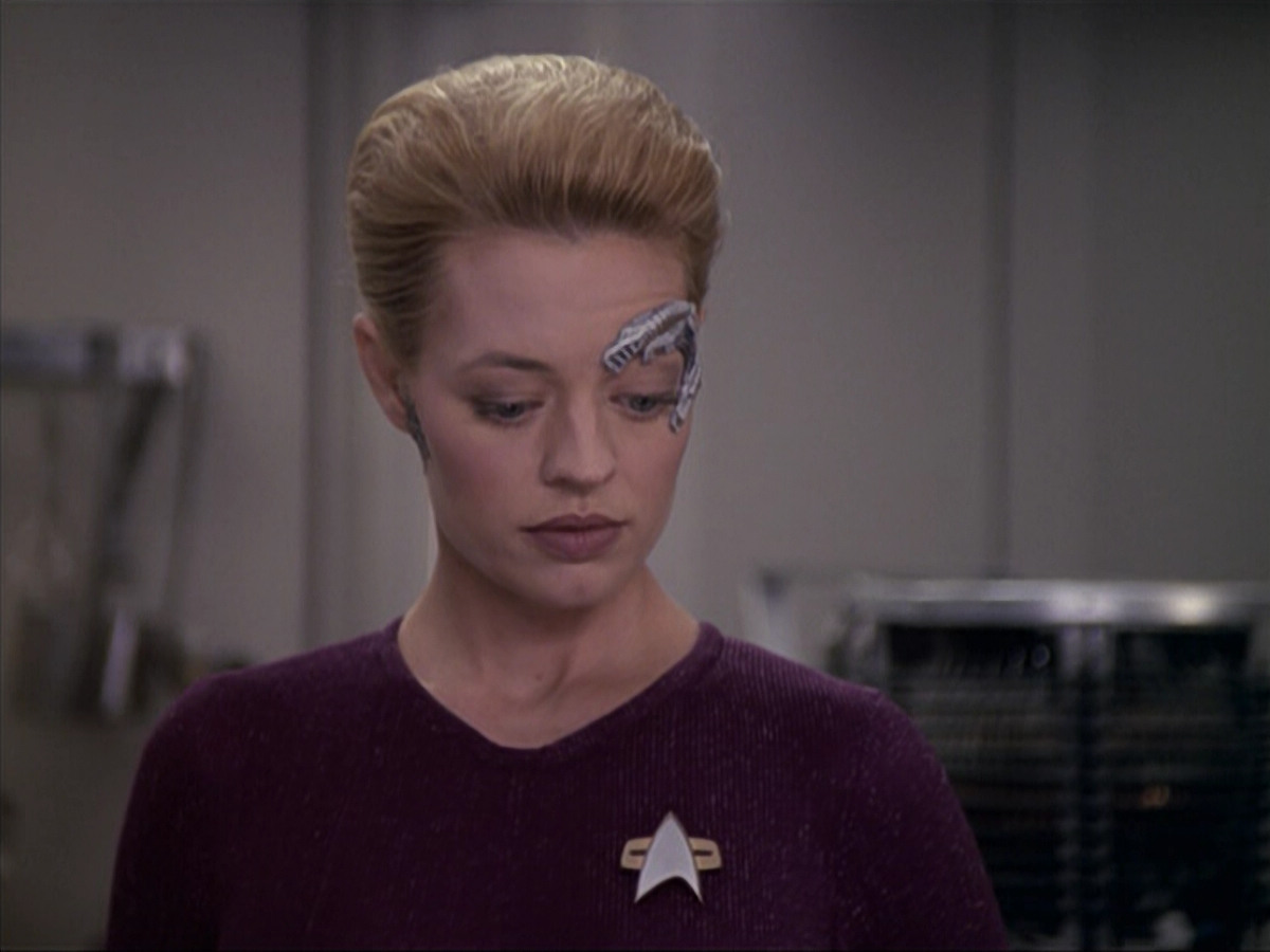 extant_StarTrek_VOY_6x18-AshesToAshes_02615.jpg