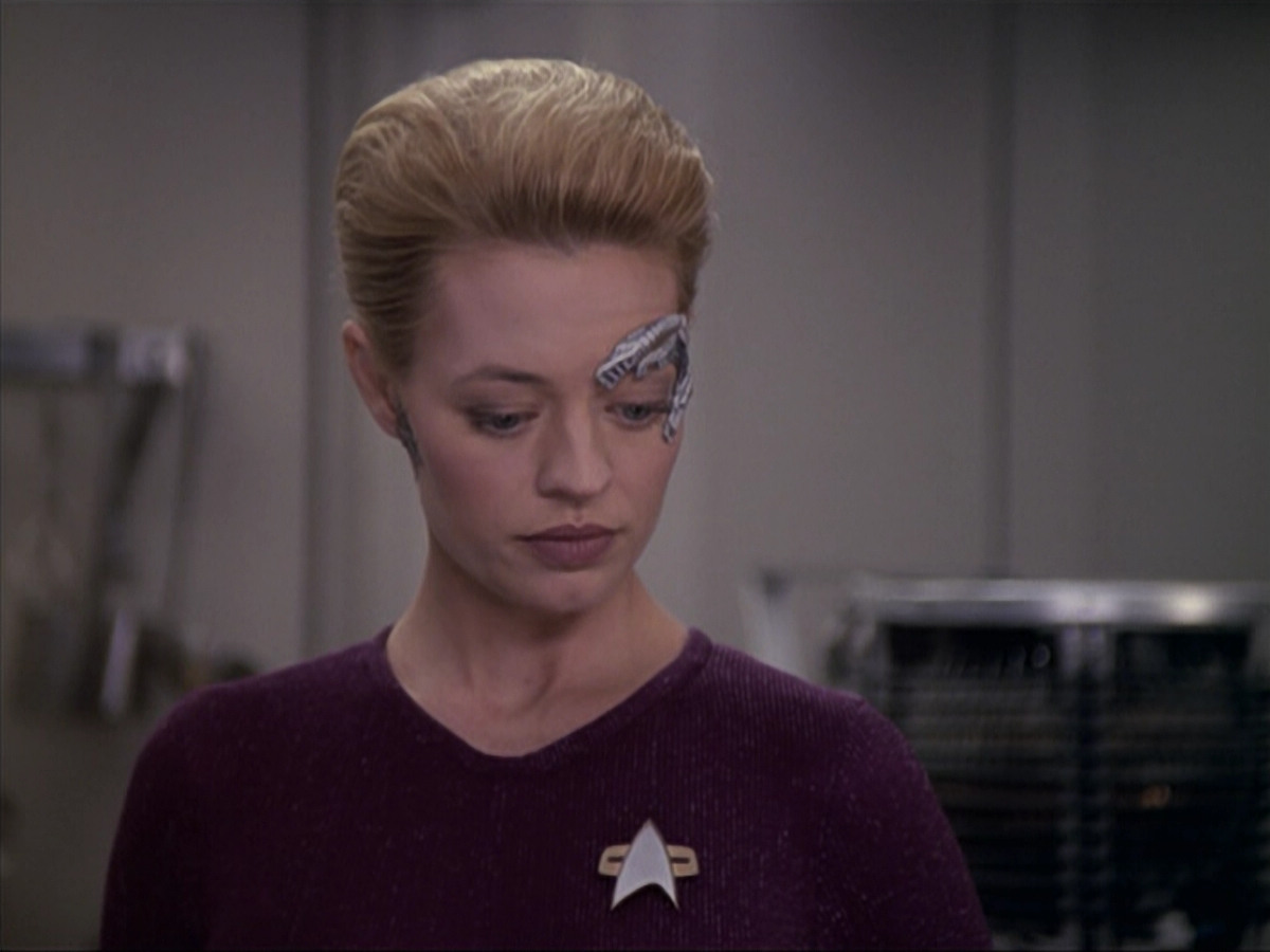 extant_StarTrek_VOY_6x18-AshesToAshes_02616.jpg