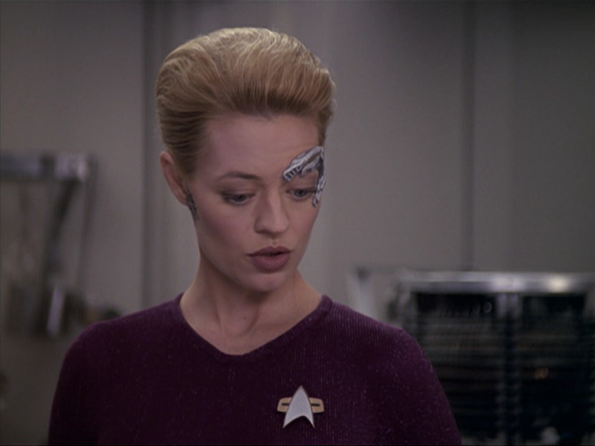 extant_StarTrek_VOY_6x18-AshesToAshes_02617.jpg