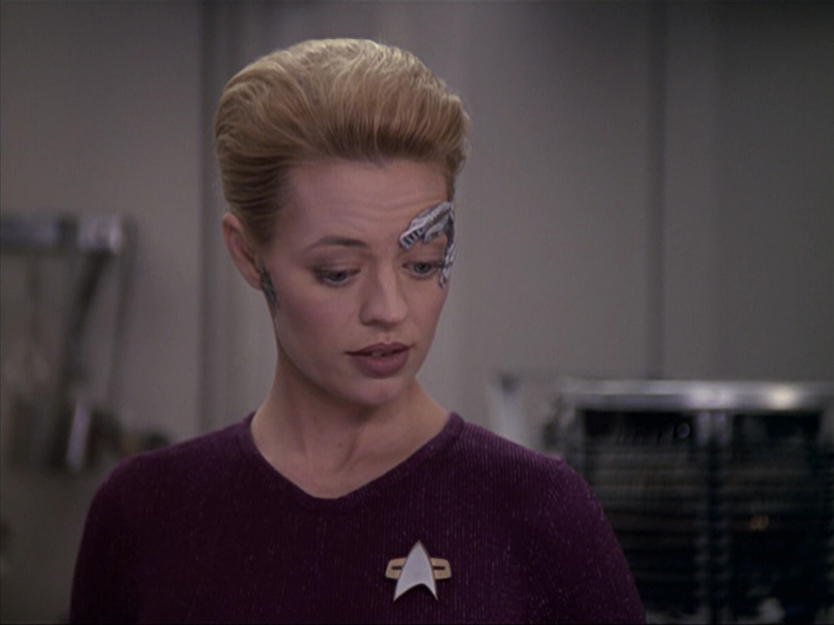 extant_StarTrek_VOY_6x18-AshesToAshes_02618.jpg