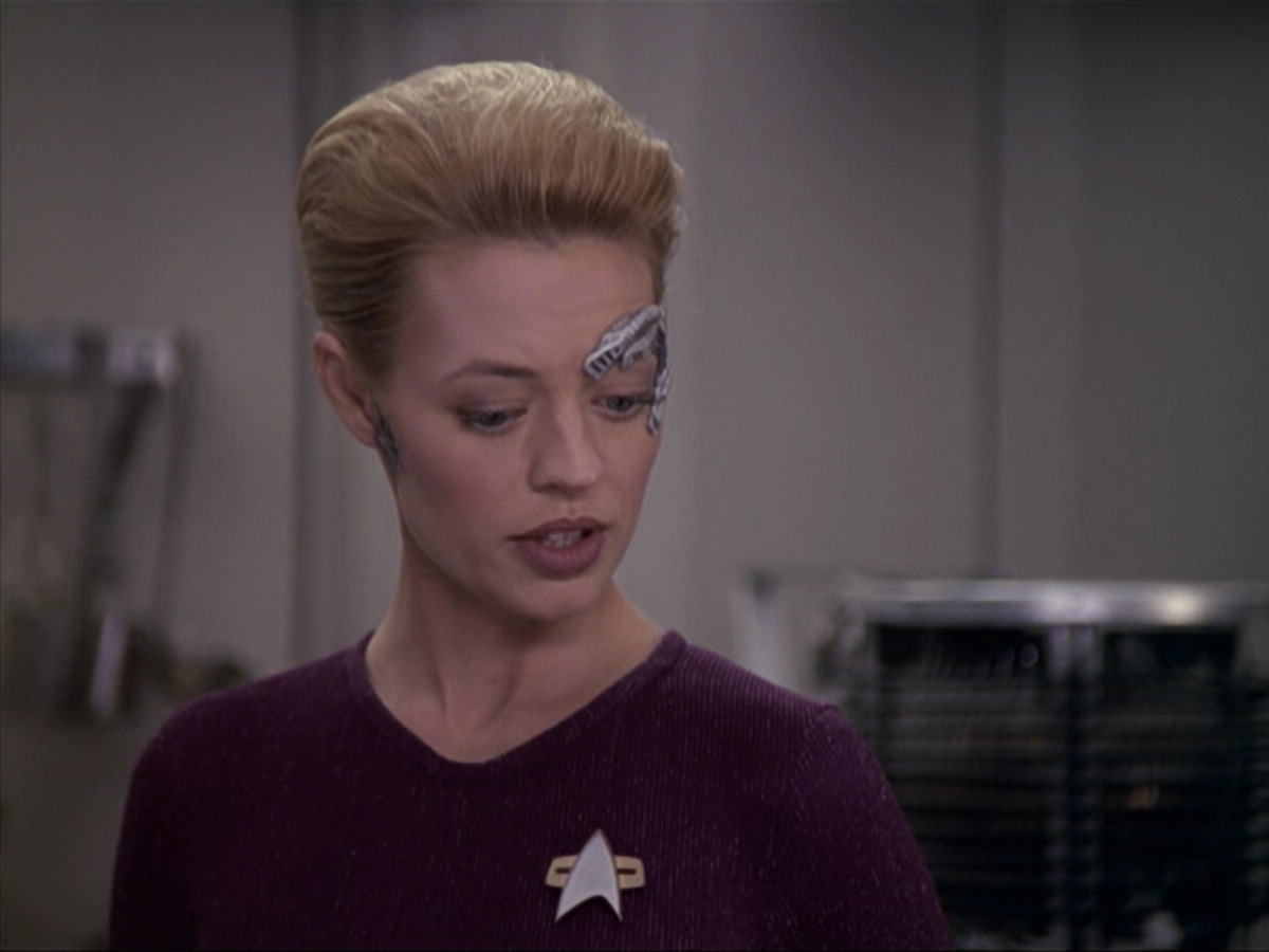 extant_StarTrek_VOY_6x18-AshesToAshes_02624.jpg