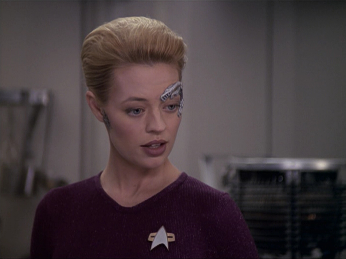 extant_StarTrek_VOY_6x18-AshesToAshes_02625.jpg