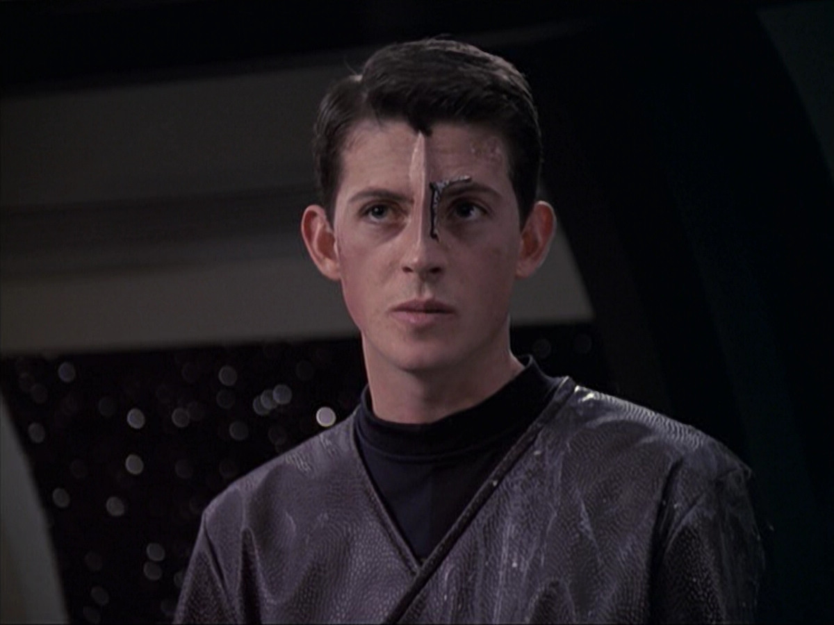 extant_StarTrek_VOY_6x18-AshesToAshes_02634.jpg