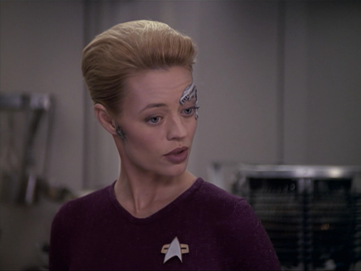 extant_StarTrek_VOY_6x18-AshesToAshes_02646.jpg