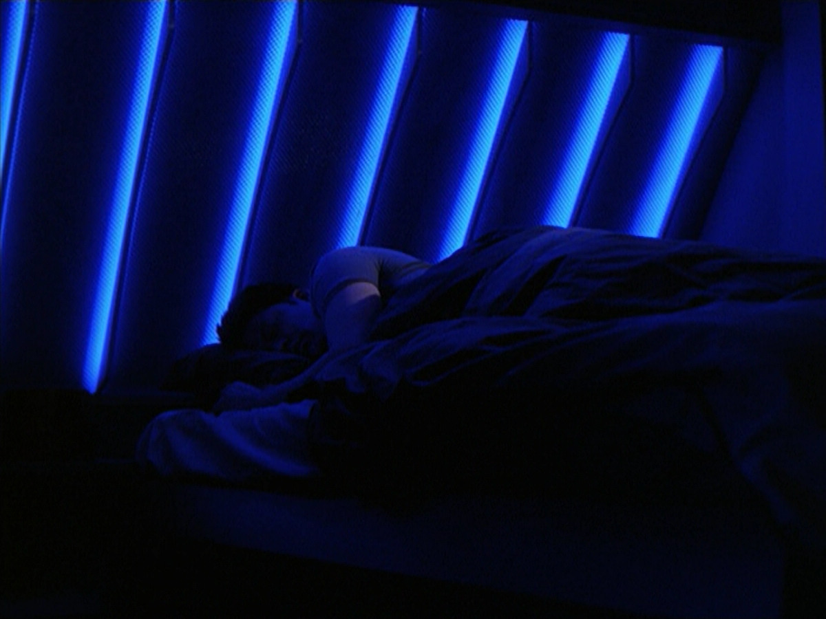 extant_StarTrek_VOY_6x18-AshesToAshes_02653.jpg