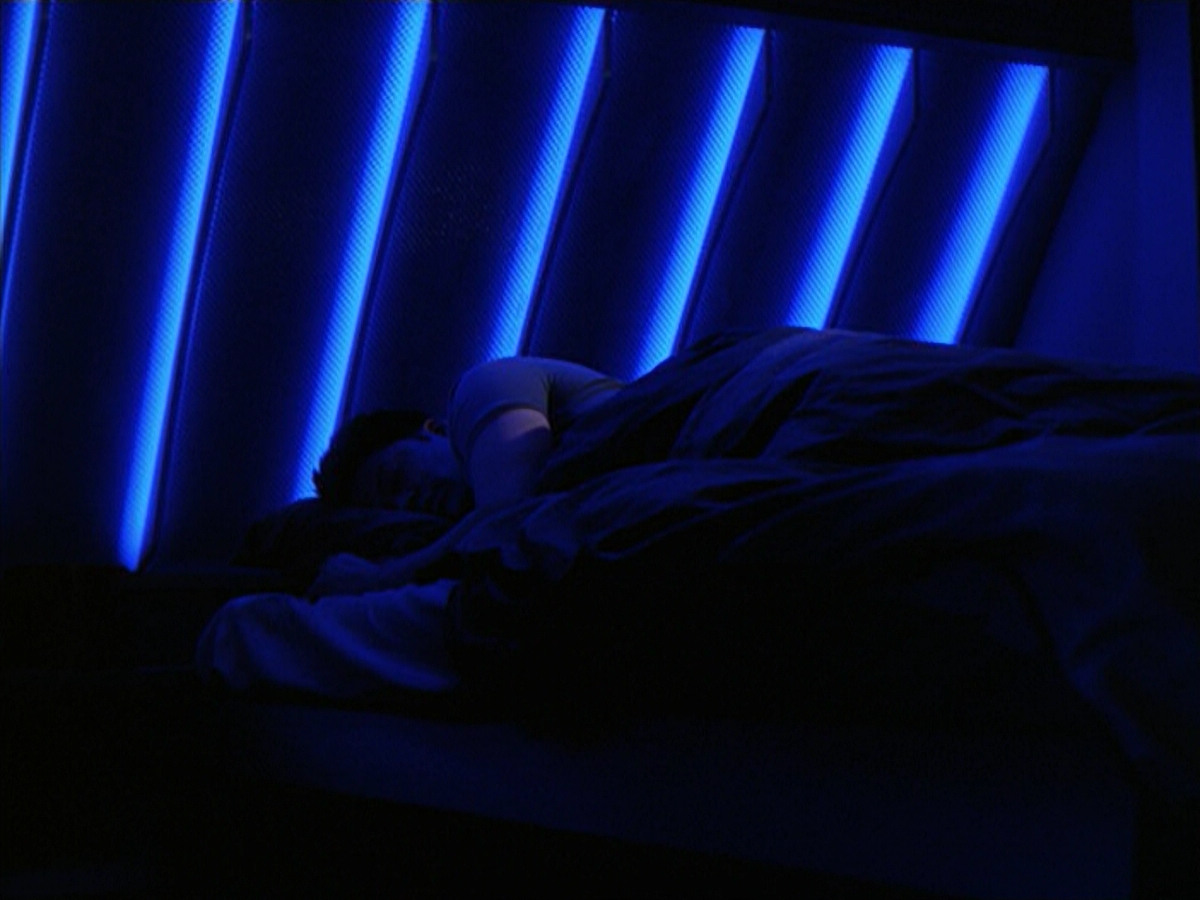 extant_StarTrek_VOY_6x18-AshesToAshes_02654.jpg