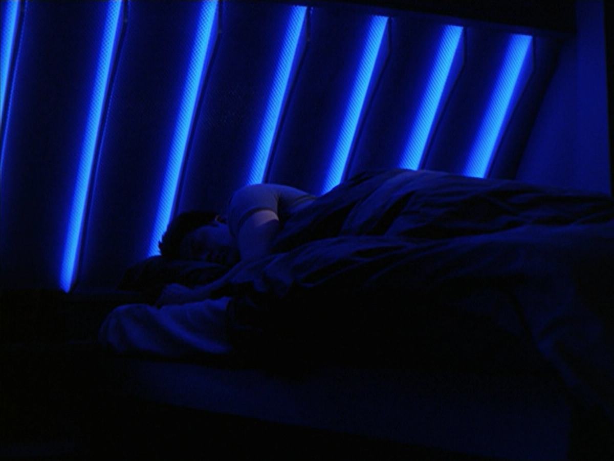 extant_StarTrek_VOY_6x18-AshesToAshes_02655.jpg