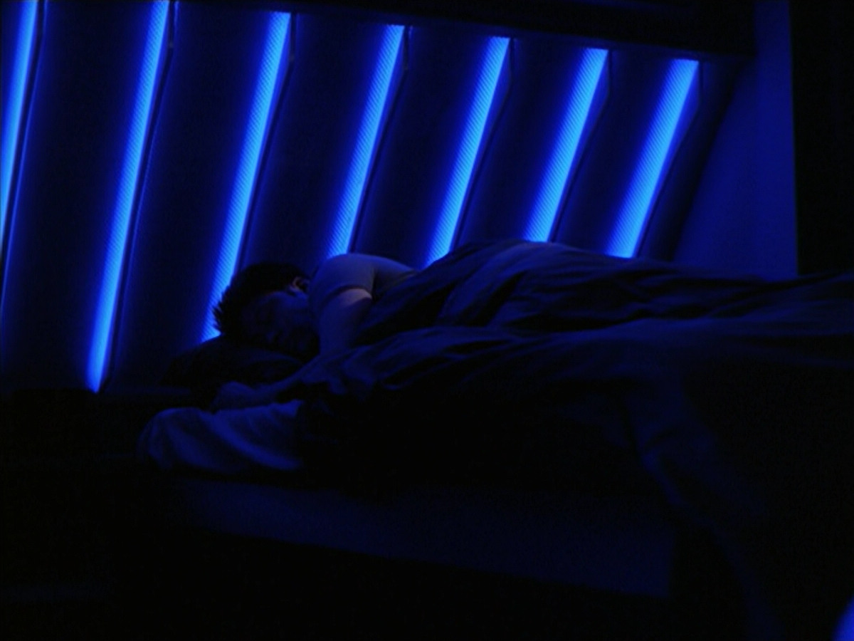 extant_StarTrek_VOY_6x18-AshesToAshes_02657.jpg