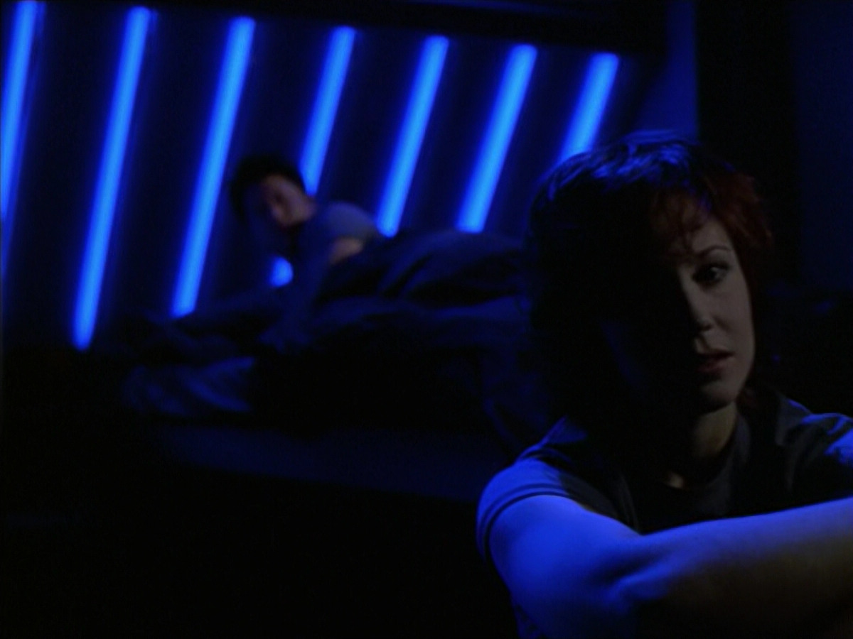 extant_StarTrek_VOY_6x18-AshesToAshes_02659.jpg