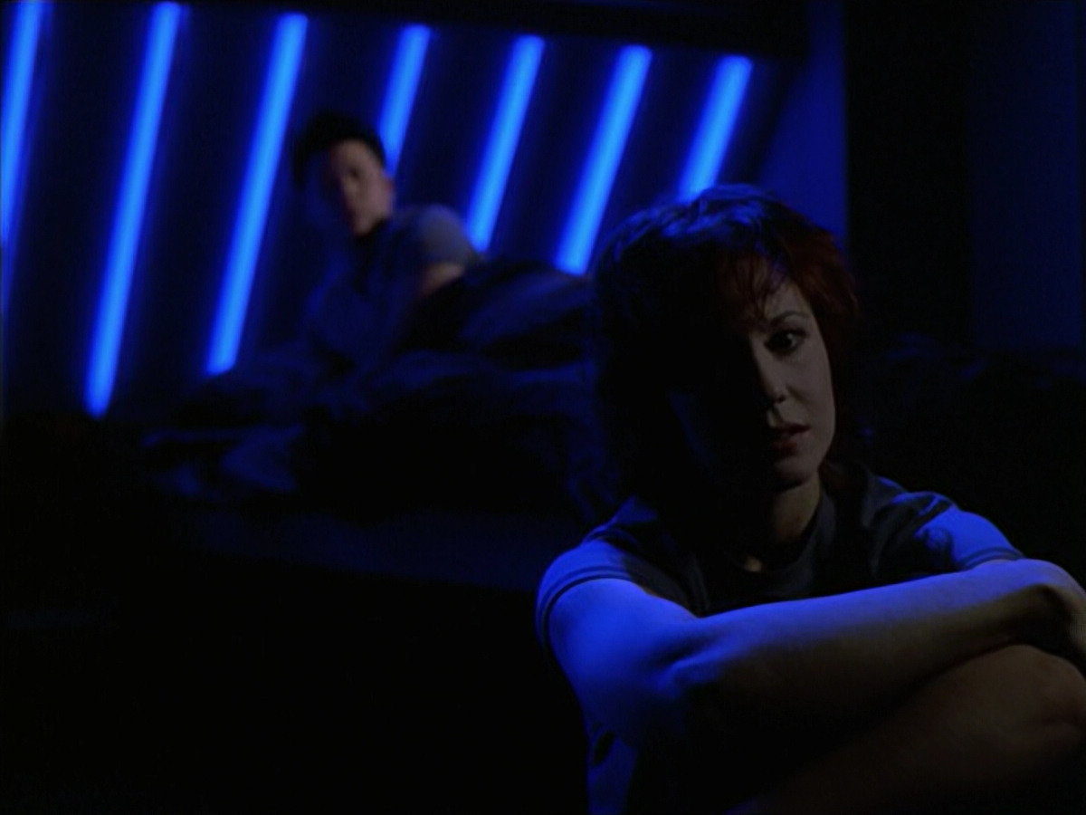 extant_StarTrek_VOY_6x18-AshesToAshes_02660.jpg
