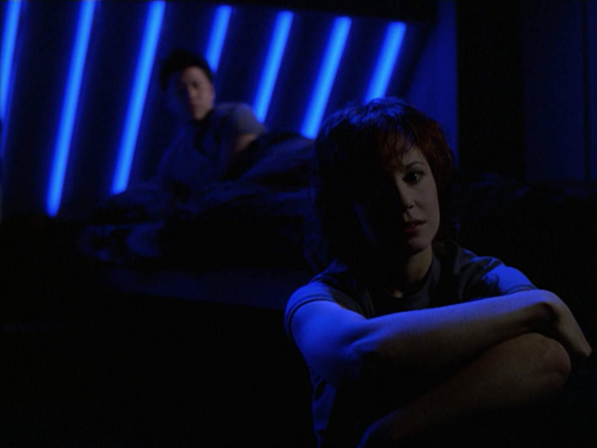extant_StarTrek_VOY_6x18-AshesToAshes_02662.jpg