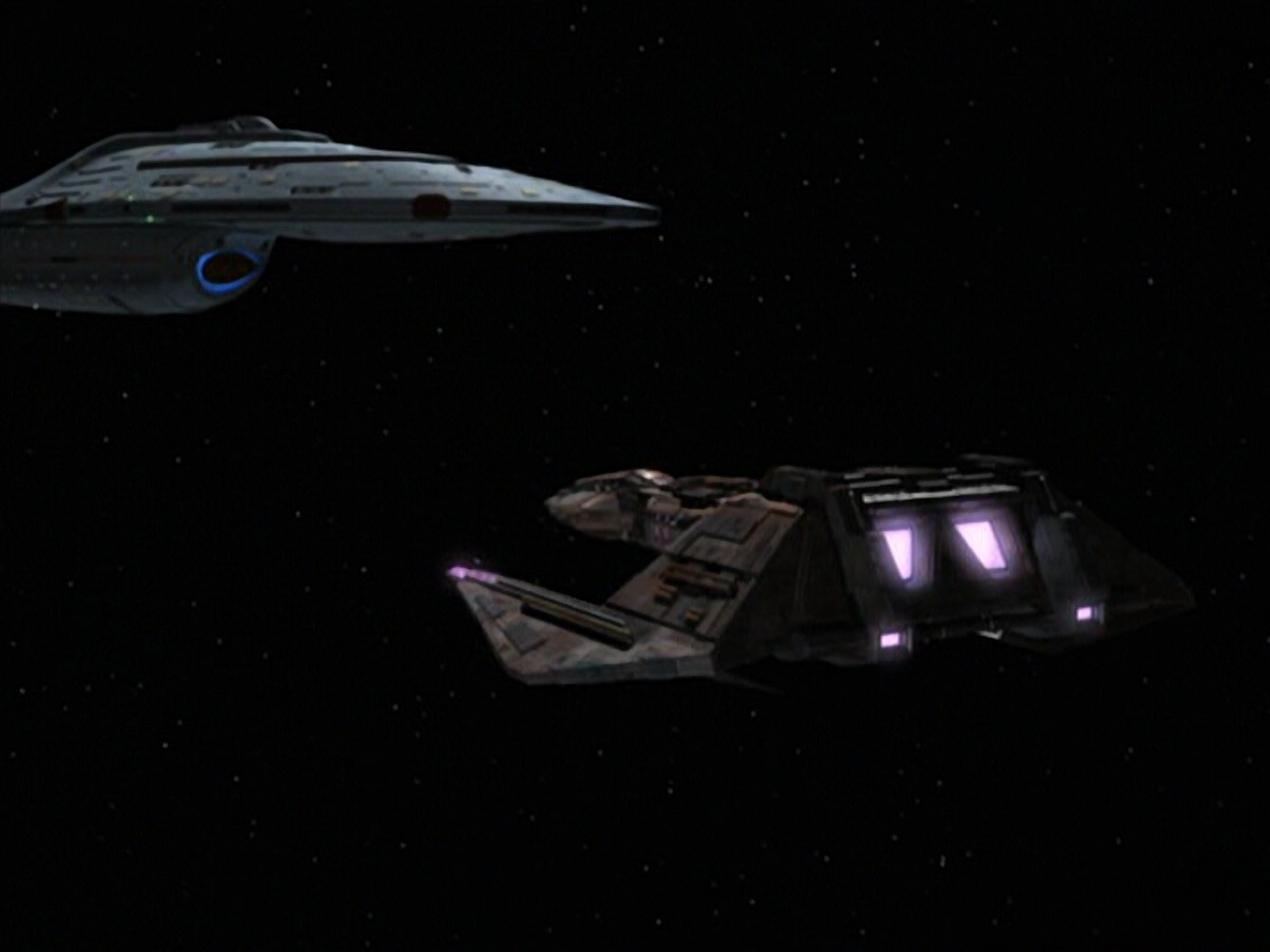 extant_StarTrek_VOY_6x18-AshesToAshes_02676.jpg