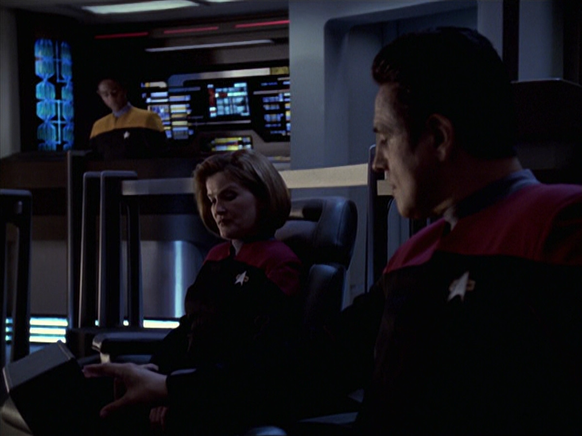 extant_StarTrek_VOY_6x18-AshesToAshes_02678.jpg
