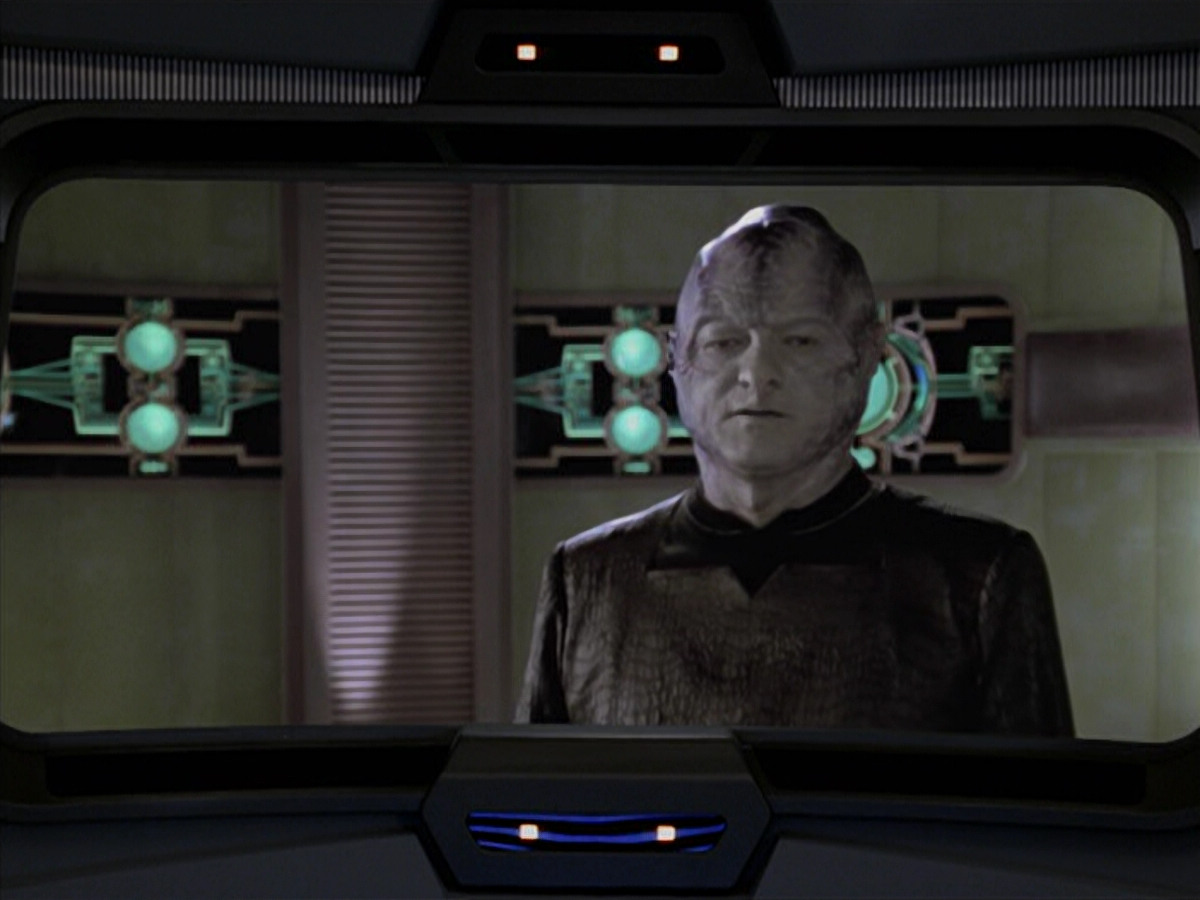 extant_StarTrek_VOY_6x18-AshesToAshes_02687.jpg