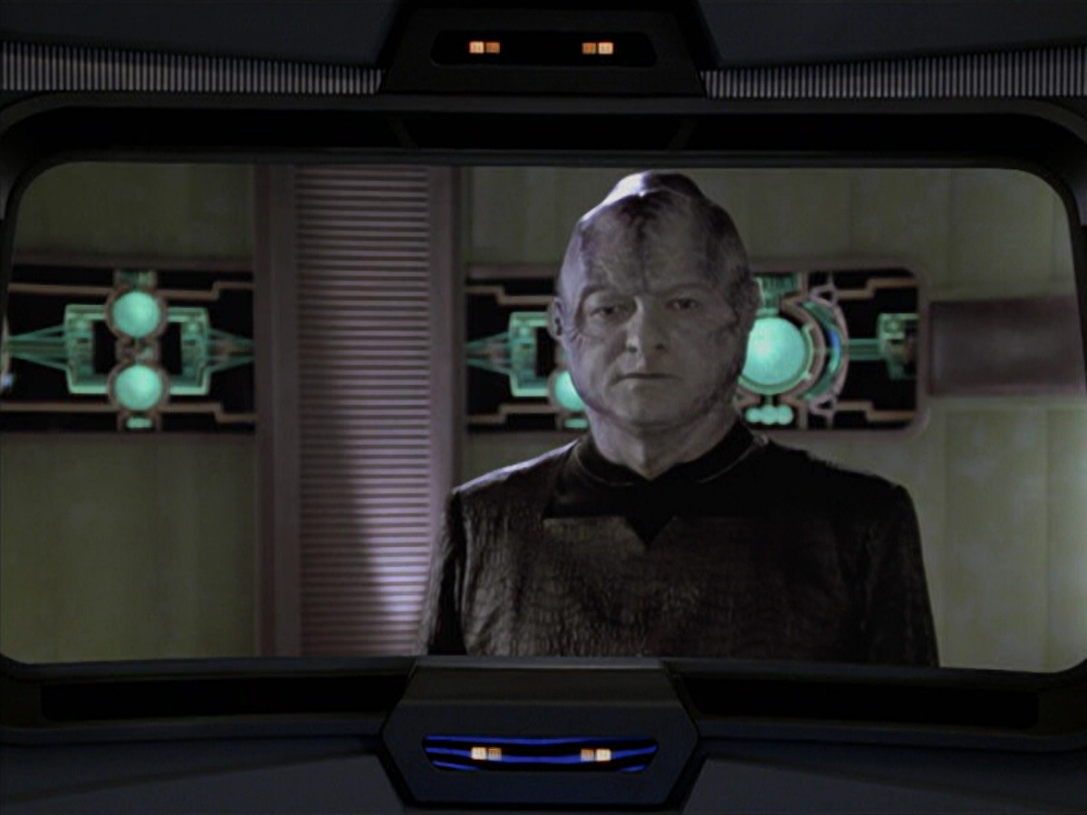 extant_StarTrek_VOY_6x18-AshesToAshes_02689.jpg