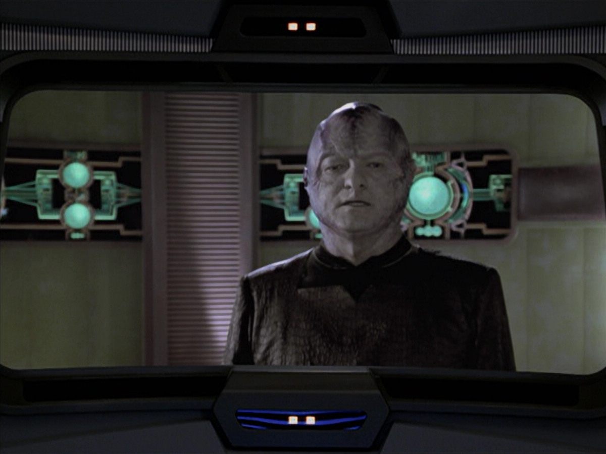 extant_StarTrek_VOY_6x18-AshesToAshes_02696.jpg