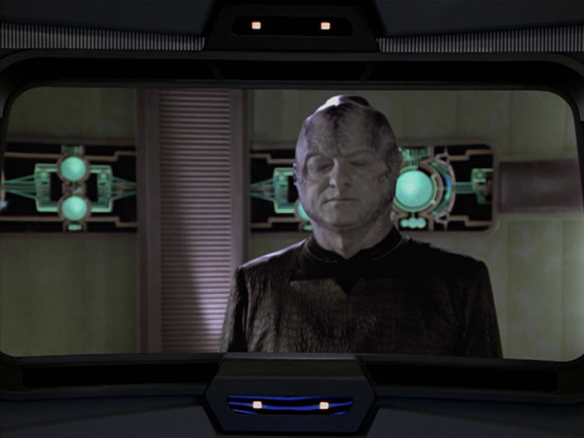 extant_StarTrek_VOY_6x18-AshesToAshes_02699.jpg