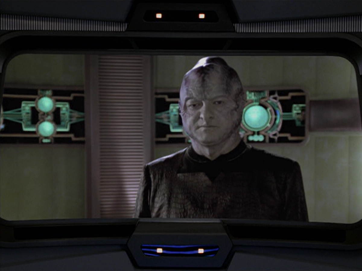 extant_StarTrek_VOY_6x18-AshesToAshes_02701.jpg