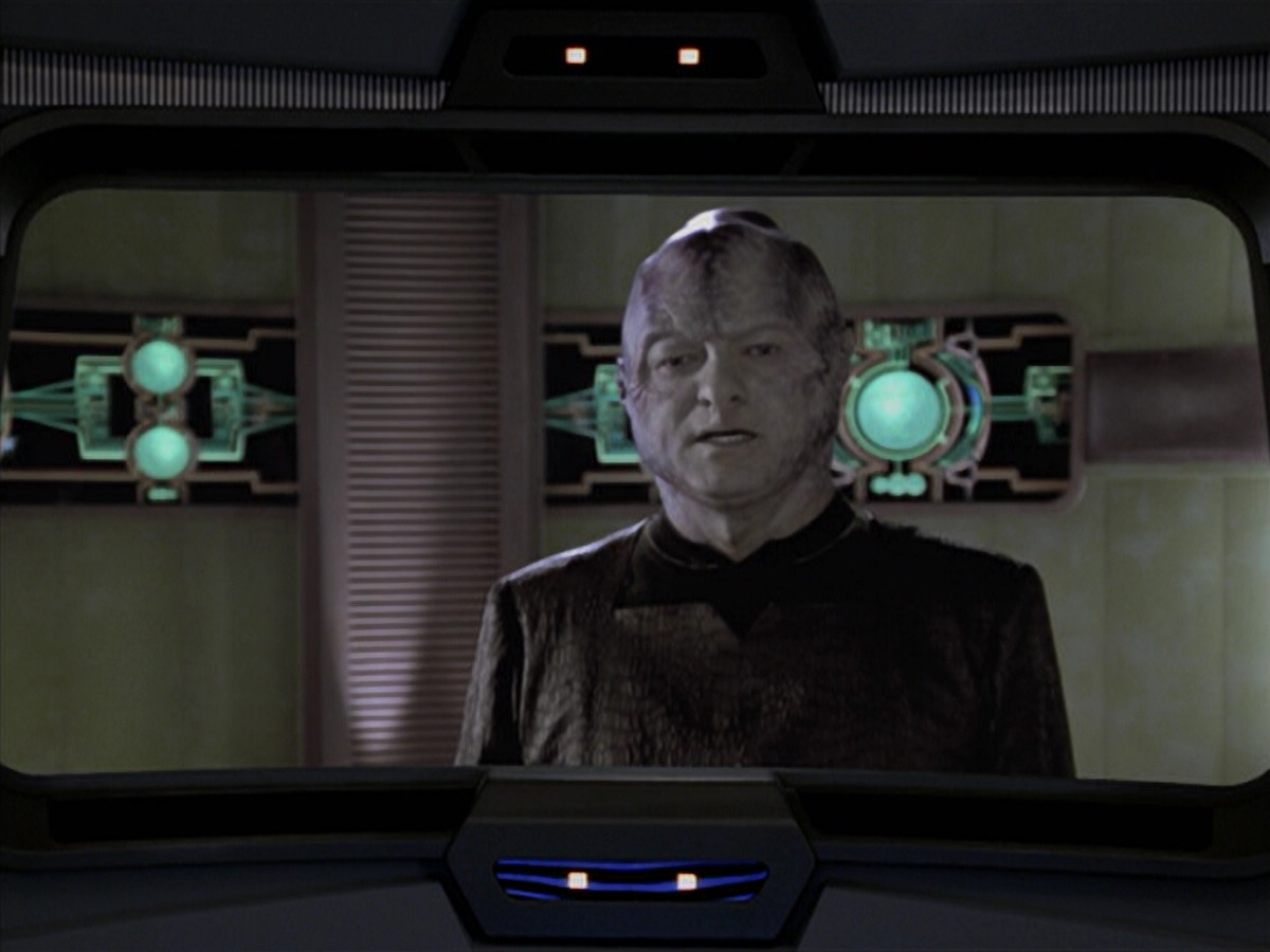 extant_StarTrek_VOY_6x18-AshesToAshes_02705.jpg