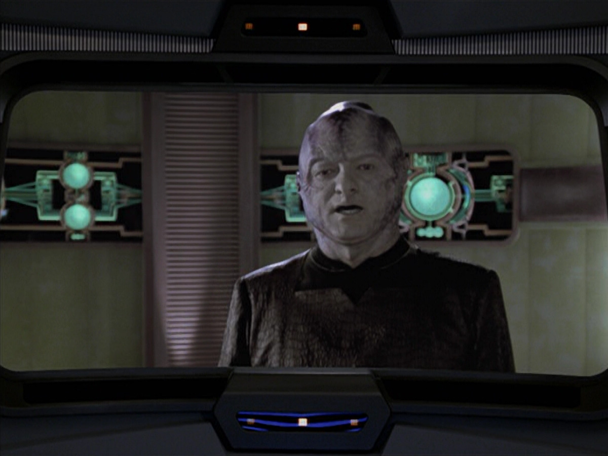 extant_StarTrek_VOY_6x18-AshesToAshes_02706.jpg