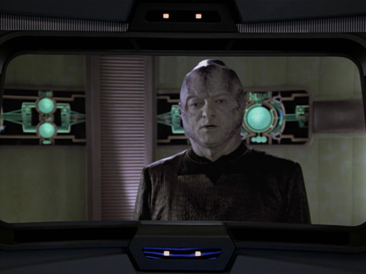 extant_StarTrek_VOY_6x18-AshesToAshes_02707.jpg