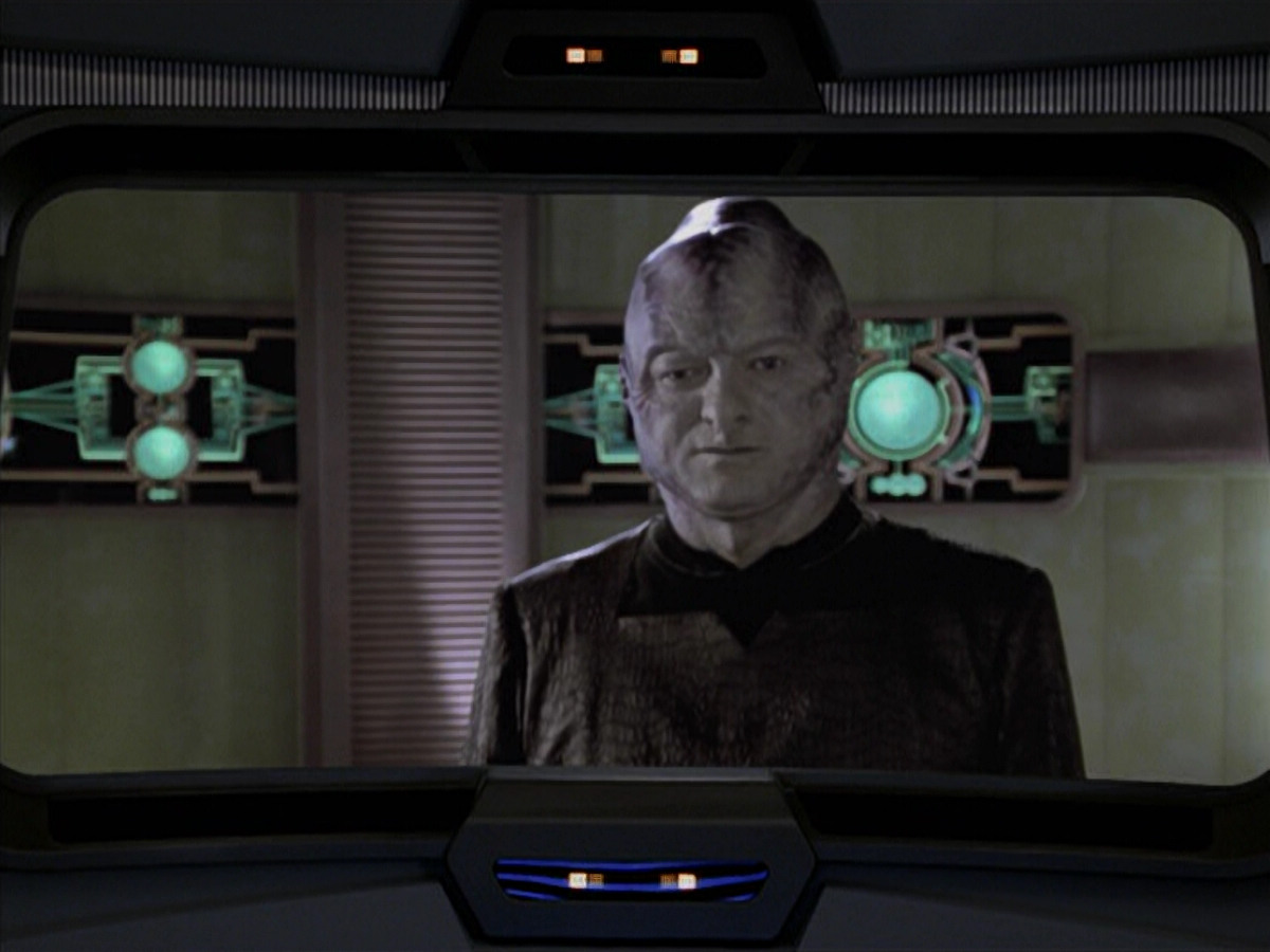 extant_StarTrek_VOY_6x18-AshesToAshes_02709.jpg