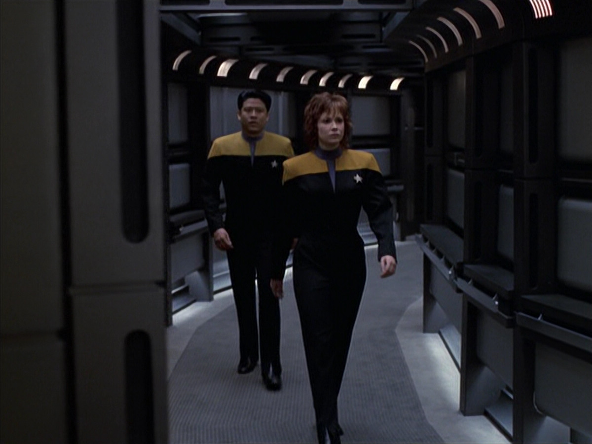 extant_StarTrek_VOY_6x18-AshesToAshes_02718.jpg