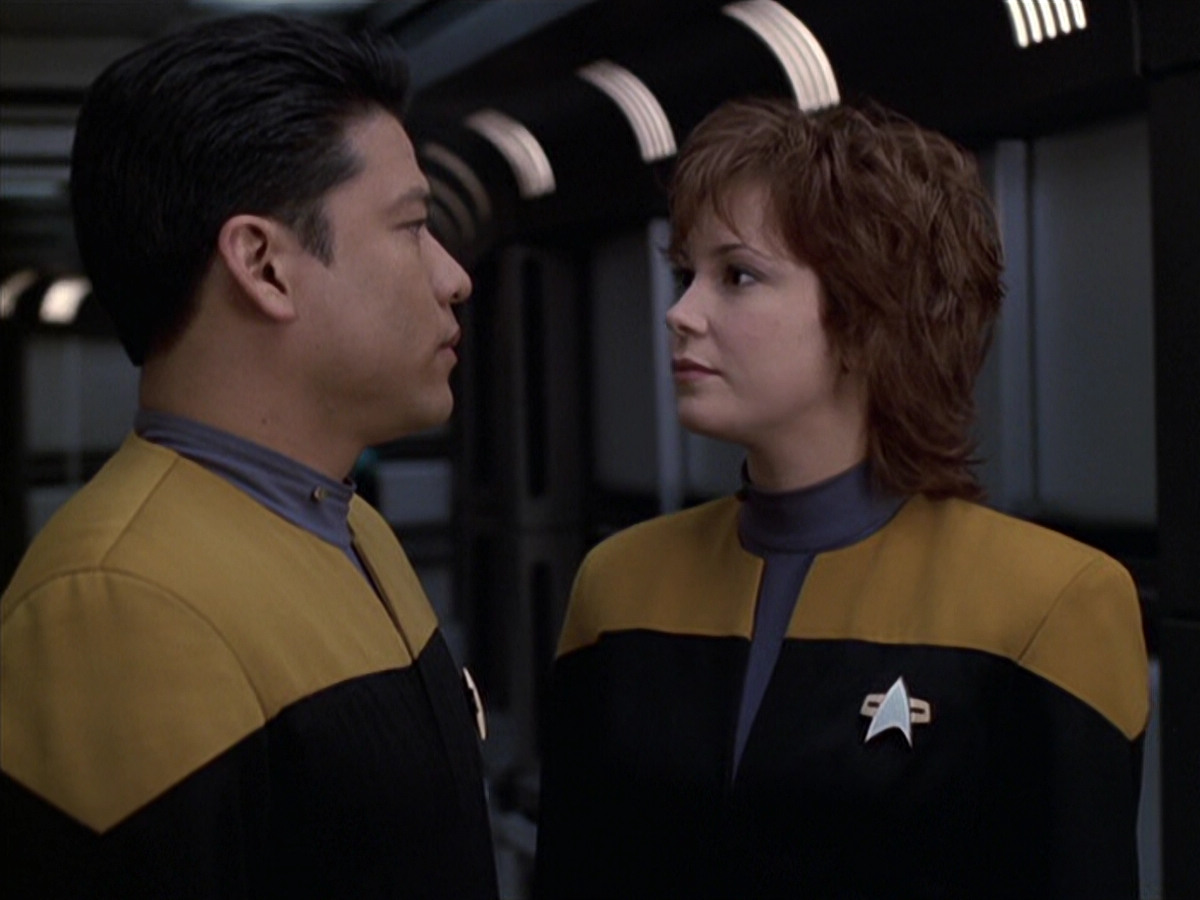 extant_StarTrek_VOY_6x18-AshesToAshes_02730.jpg