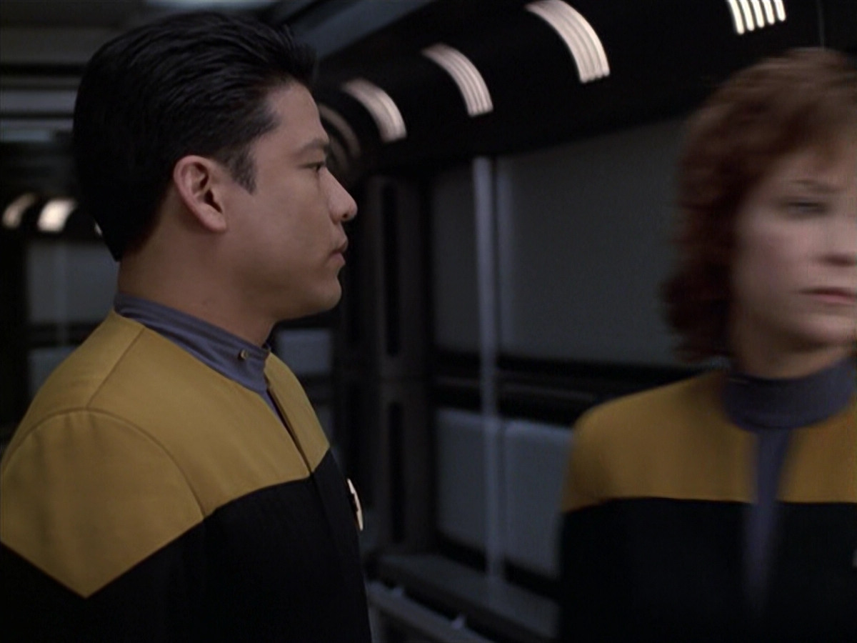 extant_StarTrek_VOY_6x18-AshesToAshes_02731.jpg