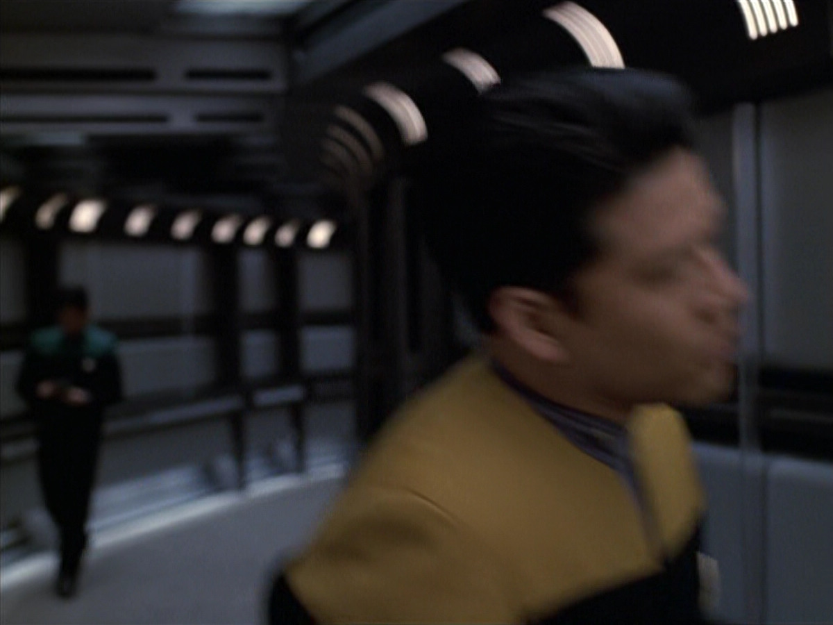 extant_StarTrek_VOY_6x18-AshesToAshes_02733.jpg