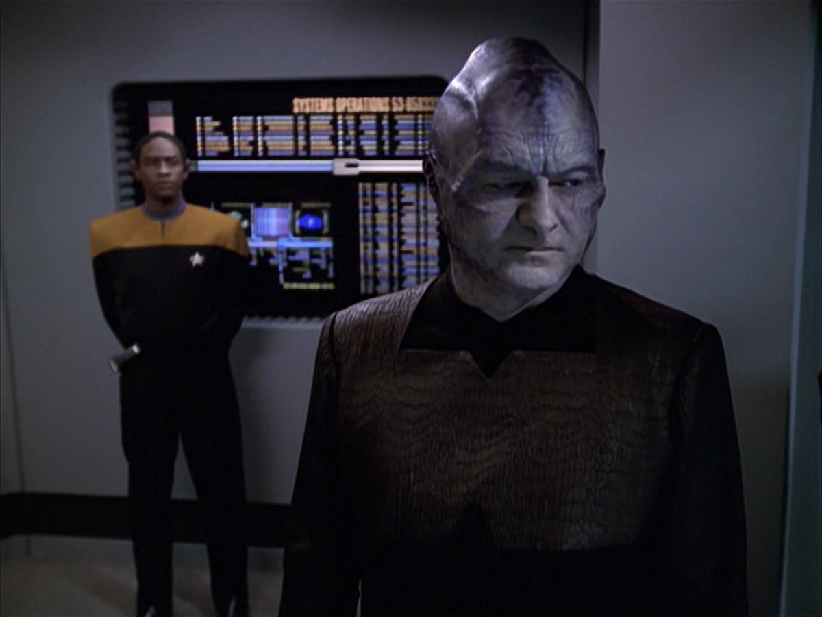 extant_StarTrek_VOY_6x18-AshesToAshes_02738.jpg