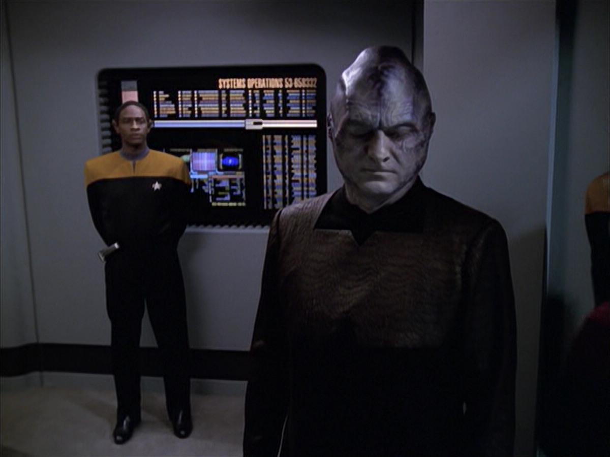 extant_StarTrek_VOY_6x18-AshesToAshes_02740.jpg