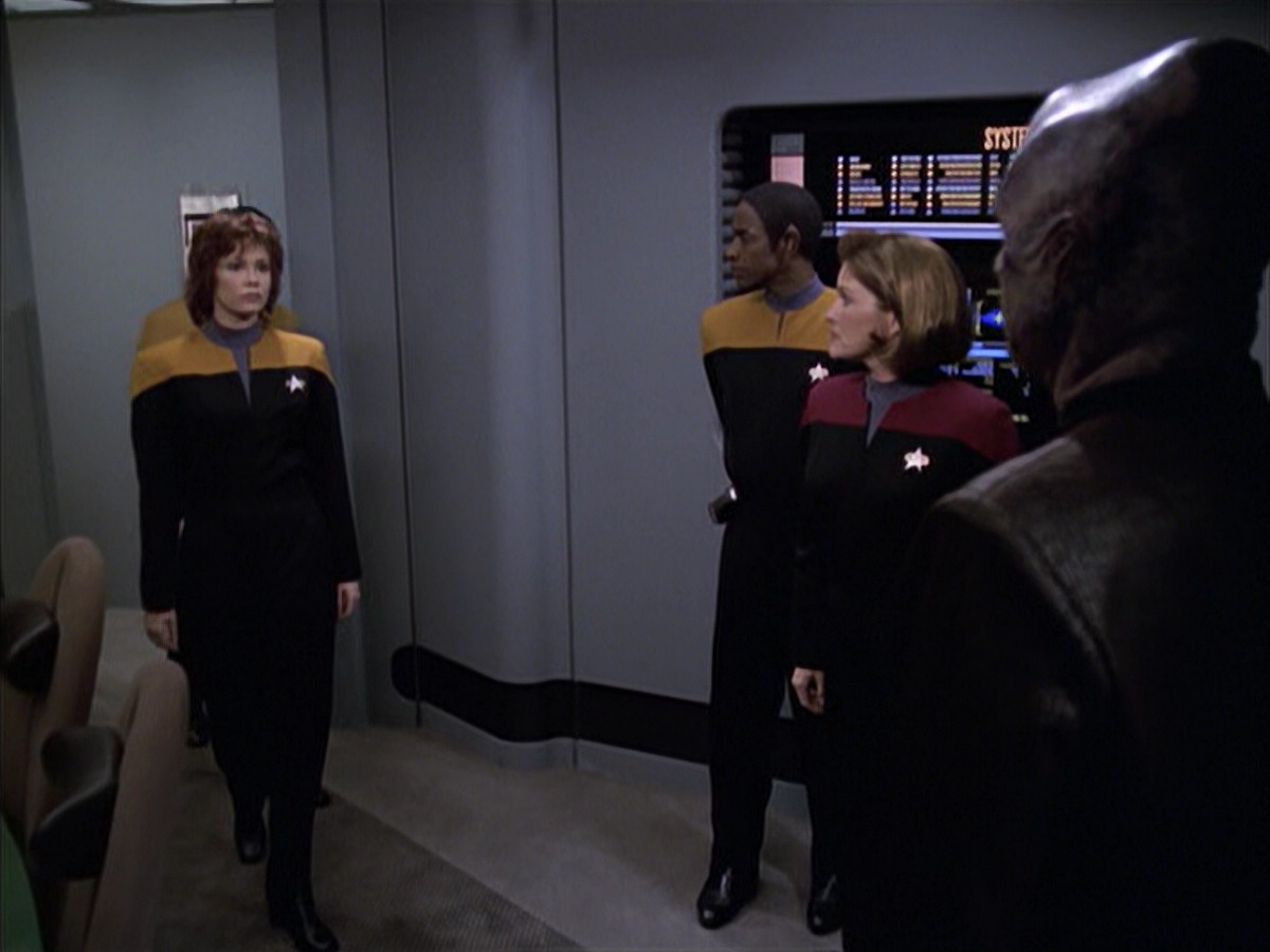 extant_StarTrek_VOY_6x18-AshesToAshes_02749.jpg