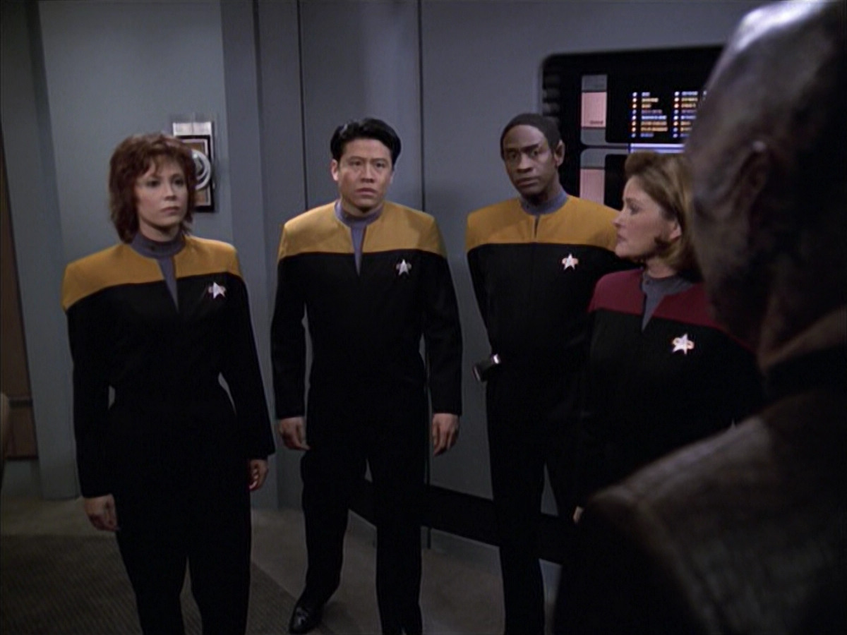 extant_StarTrek_VOY_6x18-AshesToAshes_02752.jpg