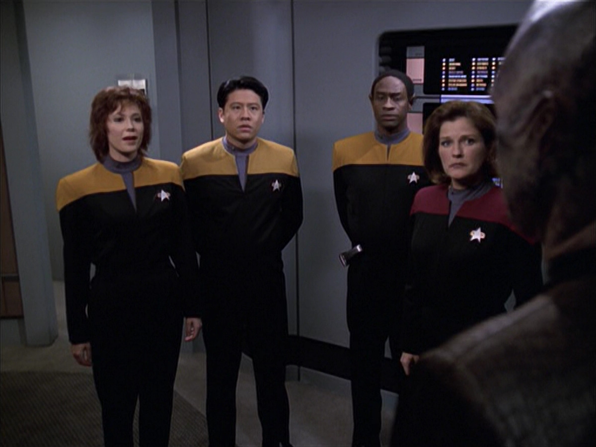 extant_StarTrek_VOY_6x18-AshesToAshes_02754.jpg