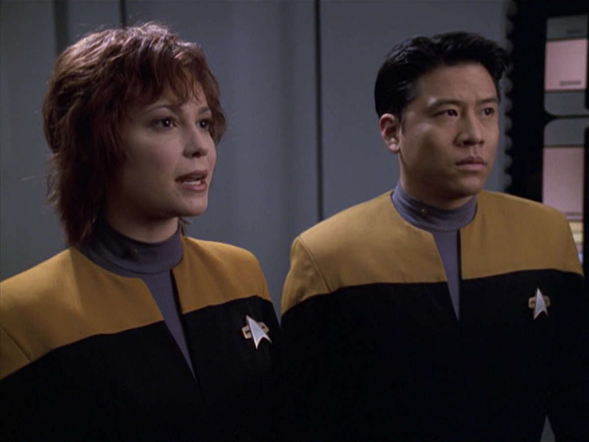 extant_StarTrek_VOY_6x18-AshesToAshes_02767.jpg