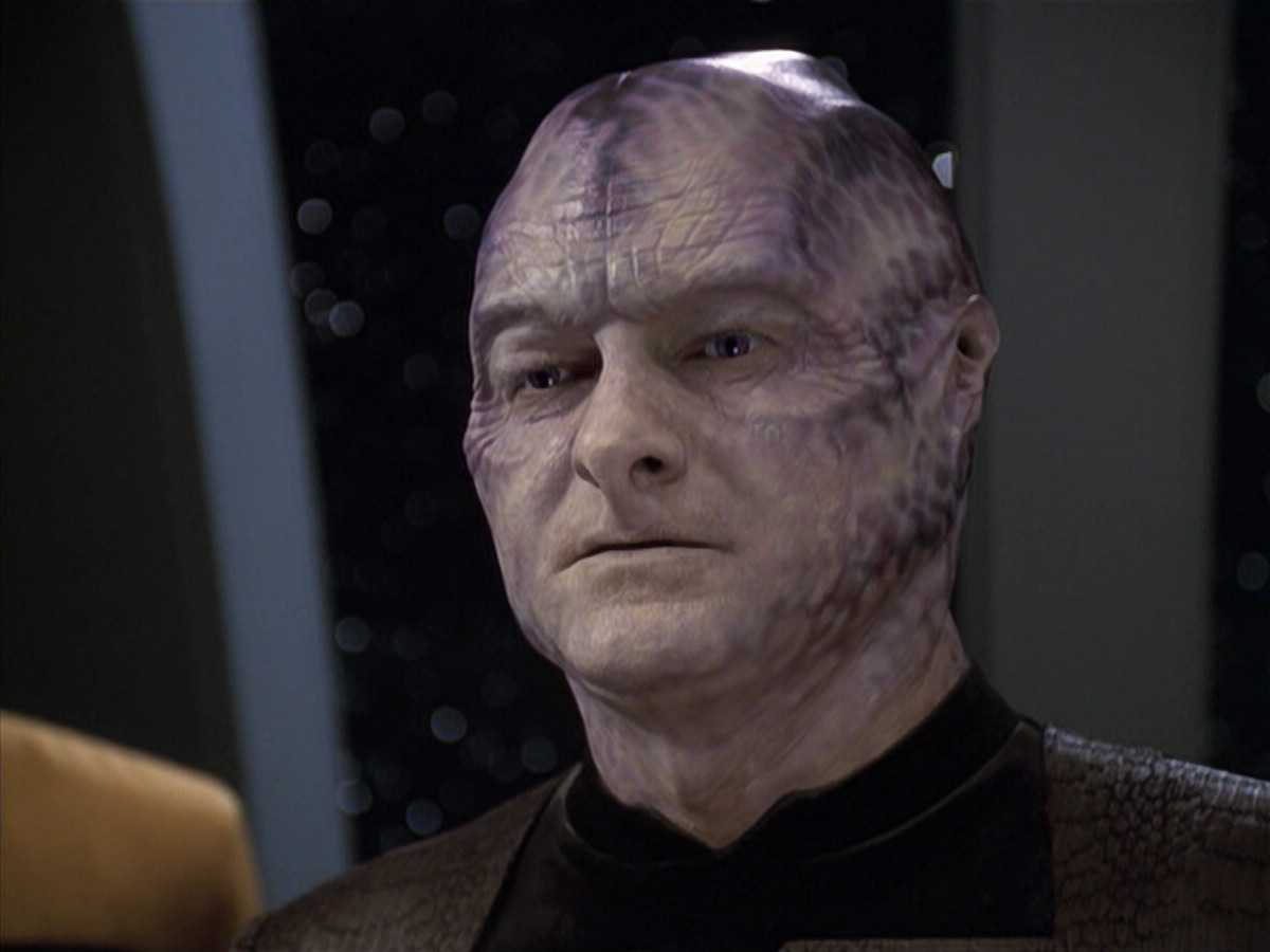 extant_StarTrek_VOY_6x18-AshesToAshes_02769.jpg